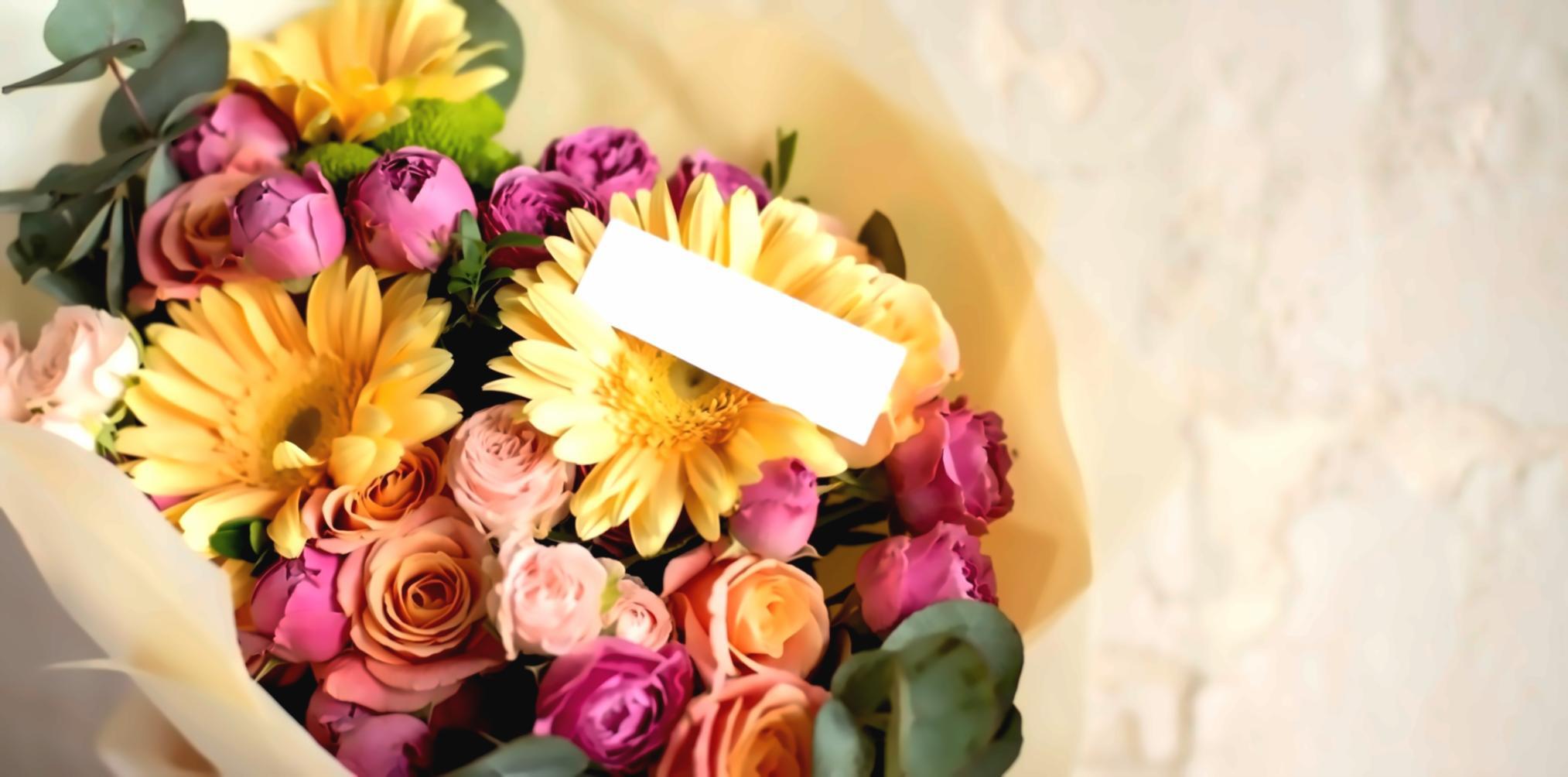 Personalized wedding decoration consultation with fabric and color samples